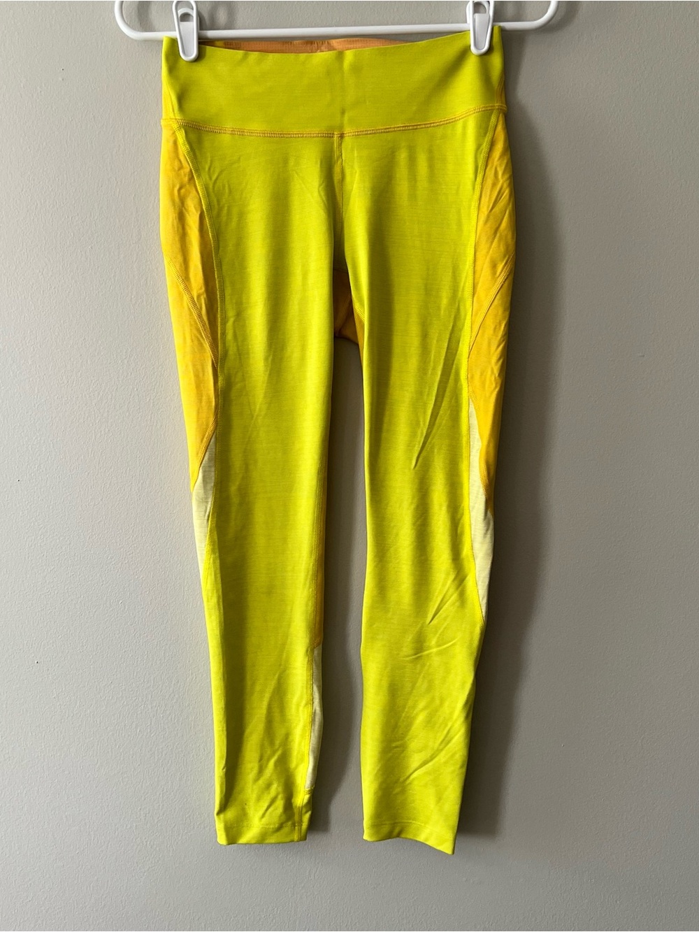 Outdoor Voices Bright Yellow Athletic Cropped Leggings Size Small